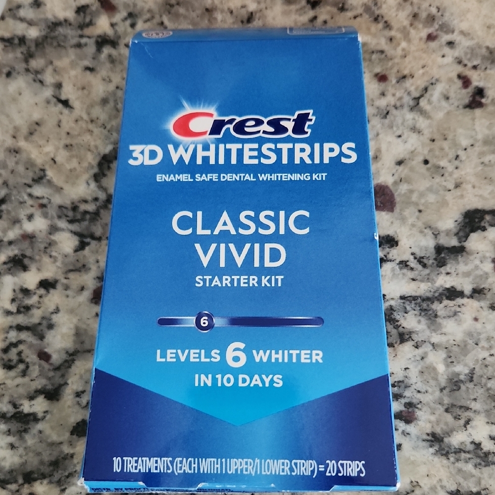 Crest 3D Whitestrips Classic Vivid Blue Box